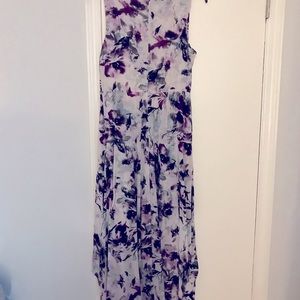 Price drop…Spring is  Here…🌸Simply Vera Floral maxi dress